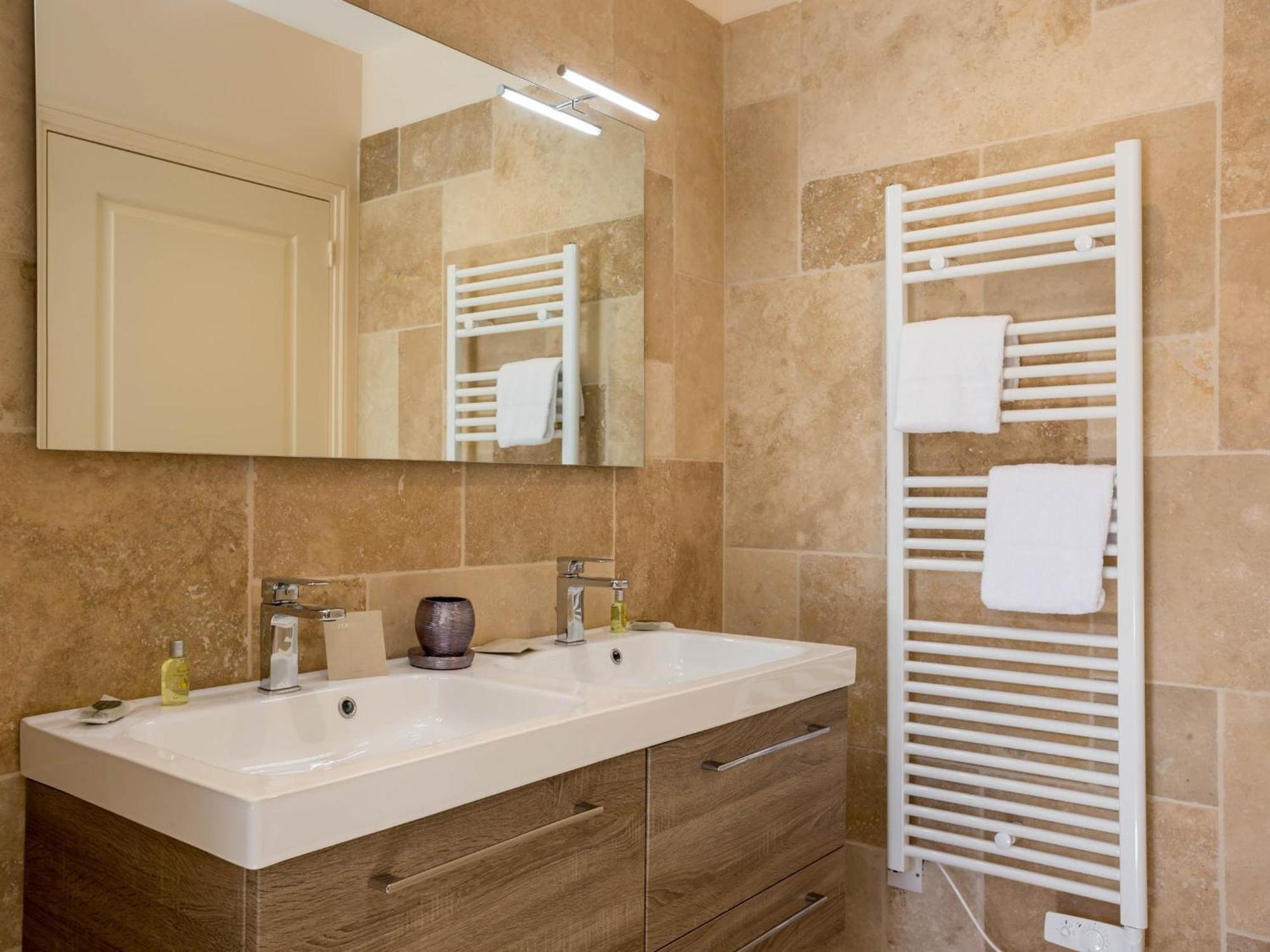 Le Cara - 4 Appartements Calmes Et Chics Au Coeur De Beaune โบน ห้อง รูปภาพ